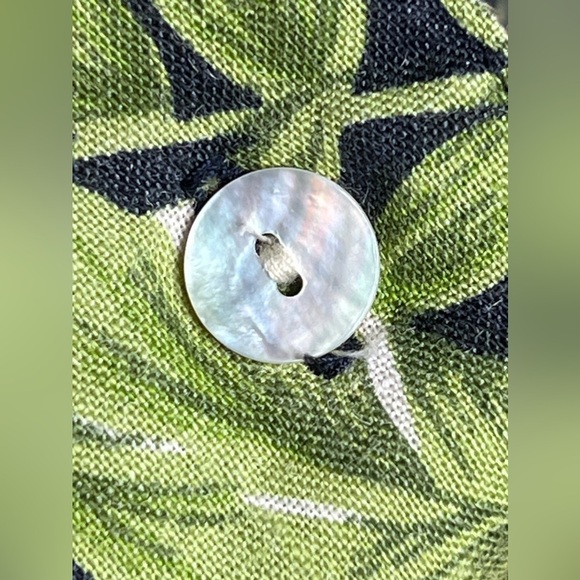 Lemon Grass~Linen Blend~Women  Large Shirt~Green Leaf Floral~Short Sleeve Button - Picture 4 of 6